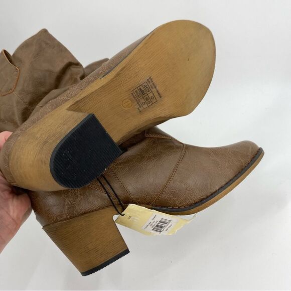 Charles Albert Tan Heeled Boots size 11 - Picture 4 of 5